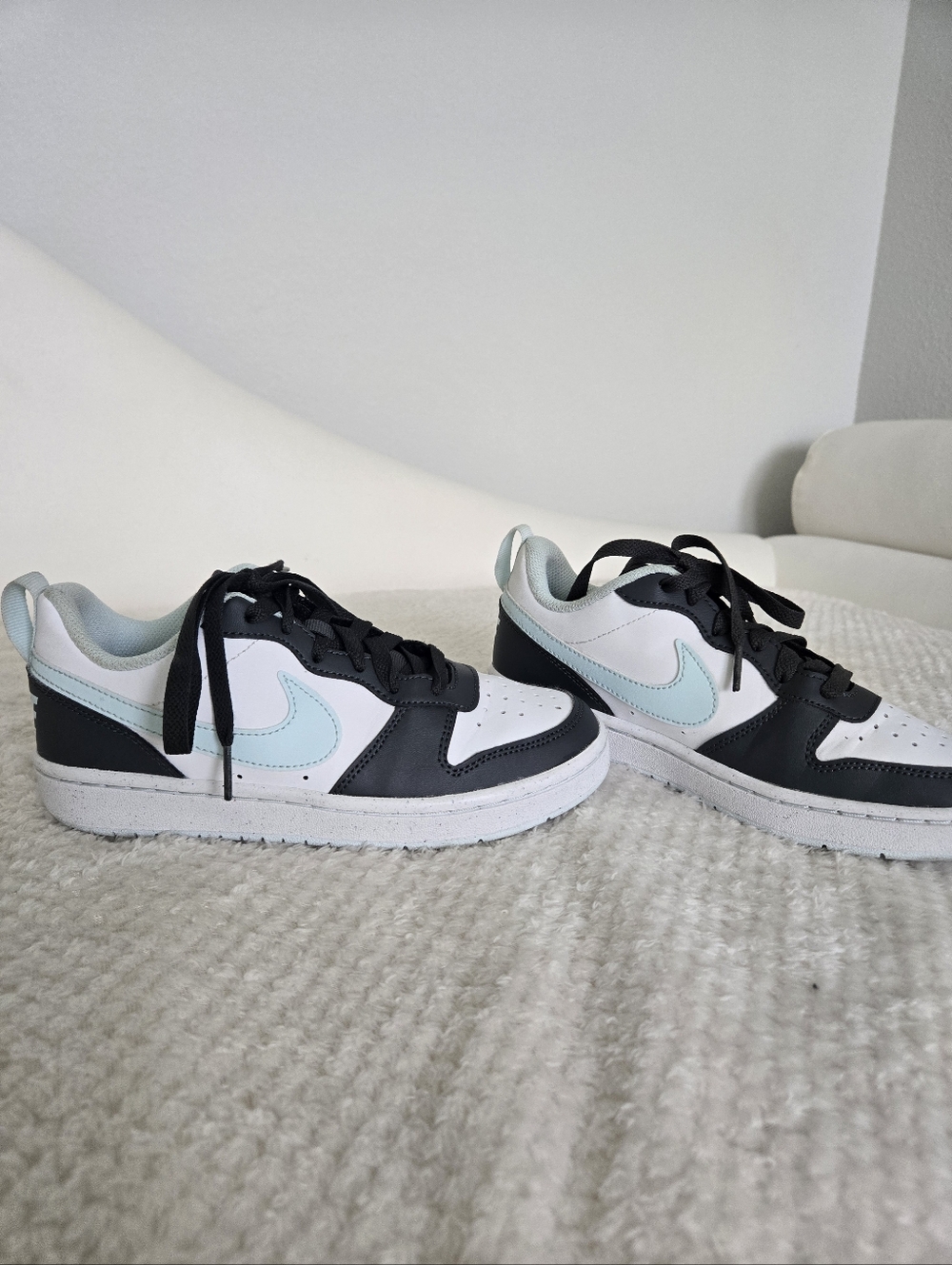 Nike Kids Low-Top Sneakers in White Navy and Light Blue Size 3.5